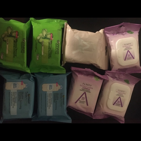SOLD Bundle of 8 Makeup Wipes, All New/unopened - Picture 2 of 2